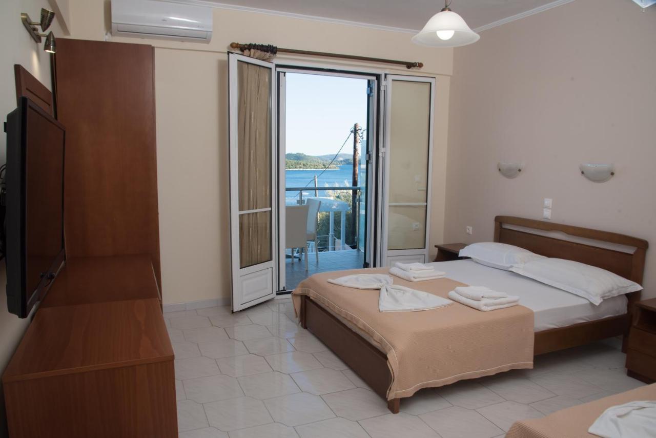 Oasis Hotel Perigiali Luaran gambar
