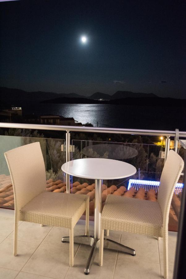 Oasis Hotel Perigiali Luaran gambar