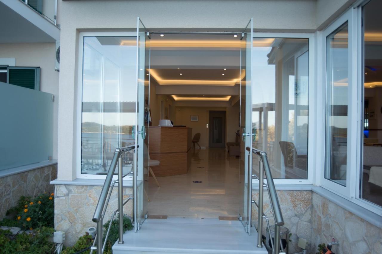 Oasis Hotel Perigiali Luaran gambar